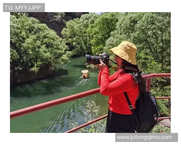 昔日足球传奇人物重温辉煌岁月 记忆中的经典瞬间与独特风采 昔日足球传奇人物重温辉煌岁月 记忆中的经典瞬间与独特风采